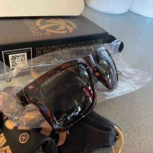 Brand new heat wave mens sunglasses !